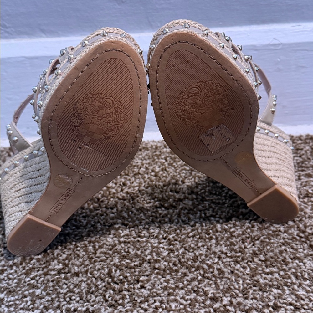 Vince Camuto Tamblyn Studded T-Strap Wedge Sandals Size 6.5M - Picture 5 of 6